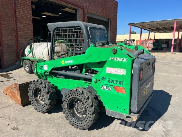 Bobcat S550 لوادر انزلاقية التوجيه