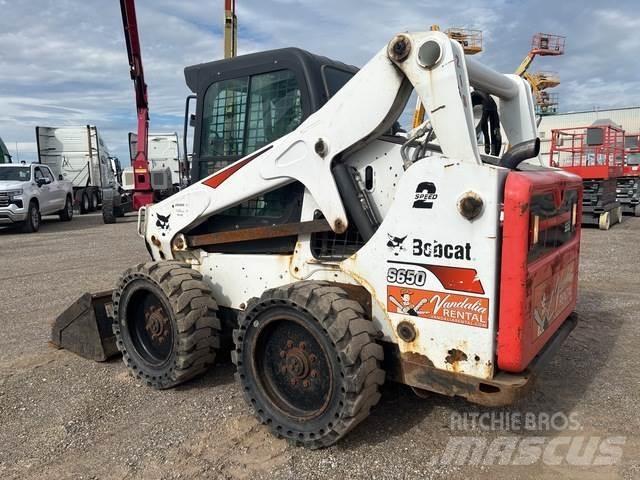 Bobcat S650 لوادر انزلاقية التوجيه