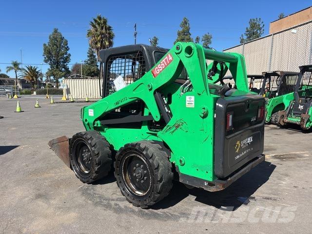 Bobcat S650 لوادر انزلاقية التوجيه