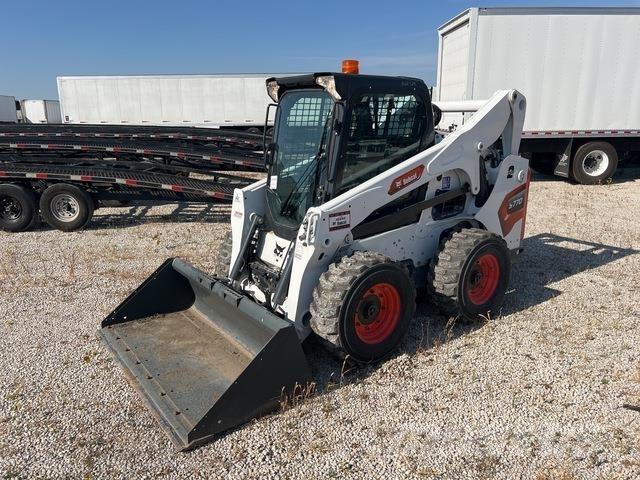Bobcat S770 لوادر انزلاقية التوجيه