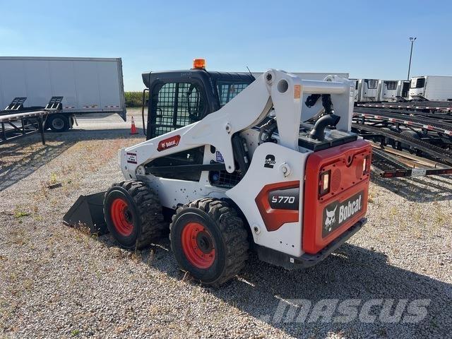 Bobcat S770 لوادر انزلاقية التوجيه