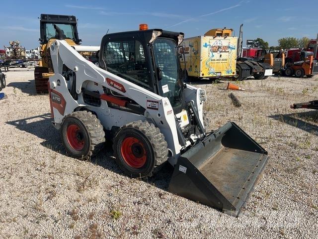 Bobcat S770 لوادر انزلاقية التوجيه