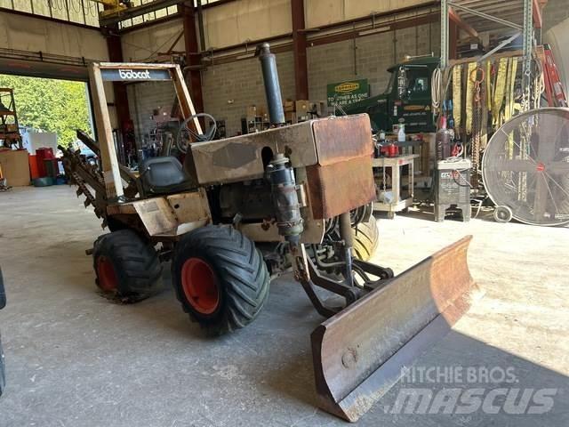 Bobcat T136 ماكينات حفر خنادق