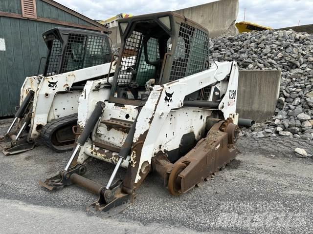 Bobcat T250 لوادر انزلاقية التوجيه