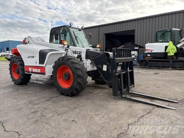 Bobcat V723 مناولات متداخلة