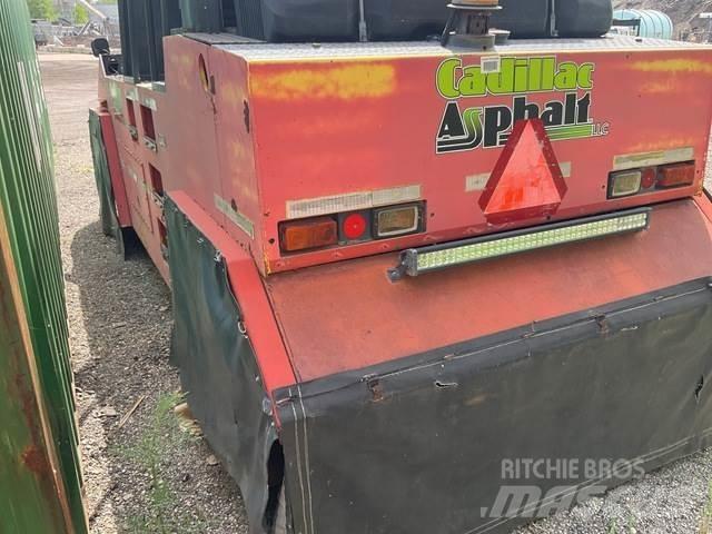 Bomag BW 24 R مداحل ذات إطارات هوائية