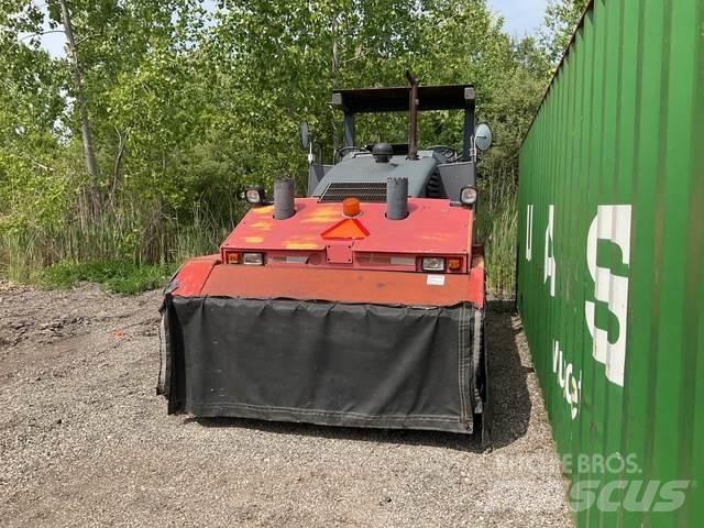Bomag BW 24 R مداحل ذات إطارات هوائية