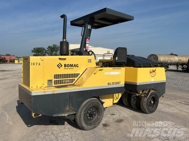 Bomag BW11RH مداحل ذات إطارات هوائية