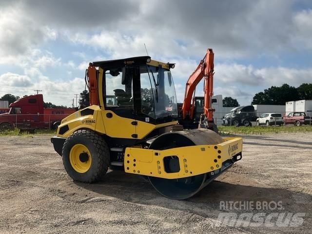 Bomag BW177D-5 مداحل أحادية الأسطوانة
