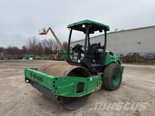 Bomag BW177D-5 مداحل أحادية الأسطوانة