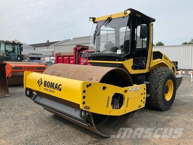 Bomag BW211 D مداحل أحادية الأسطوانة