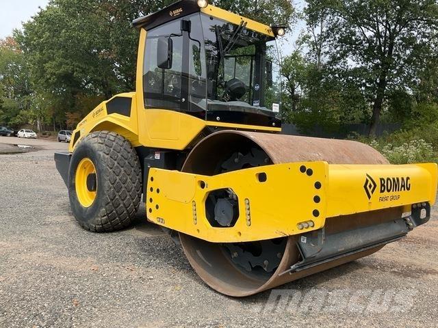 Bomag BW211 D مداحل أحادية الأسطوانة