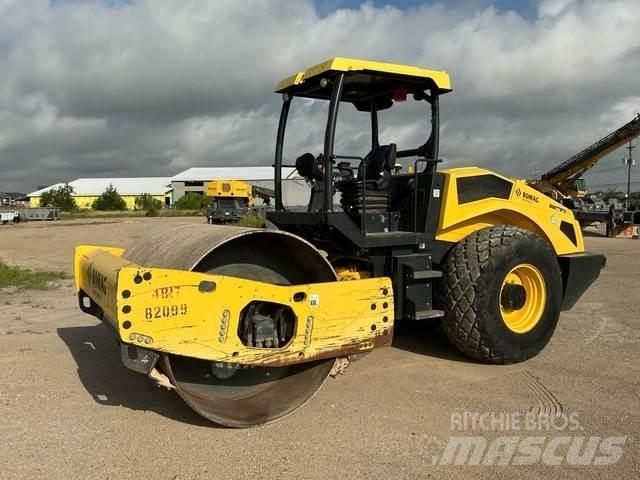 Bomag BW211D-5 مداحل أحادية الأسطوانة