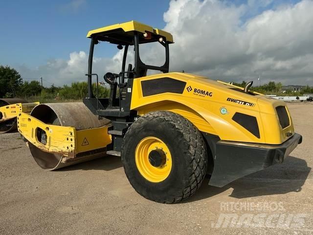 Bomag BW211D-5 مداحل أحادية الأسطوانة