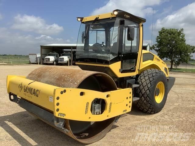 Bomag BW211D-5 مداحل أحادية الأسطوانة