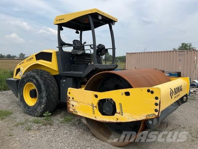 Bomag BW211D-5 مداحل أحادية الأسطوانة