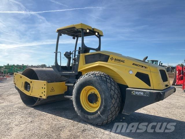 Bomag BW211D-5 مداحل أحادية الأسطوانة