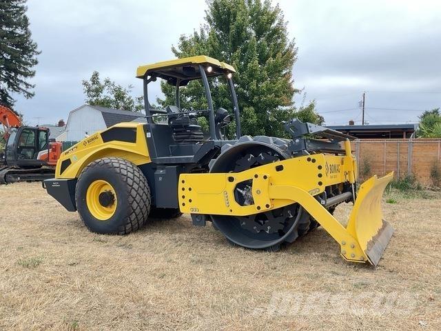 Bomag BW213DH مداحل أحادية الأسطوانة