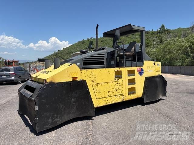 Bomag BW24R مداحل ذات إطارات هوائية