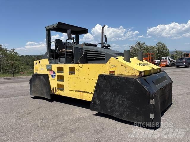 Bomag BW24R مداحل ذات إطارات هوائية