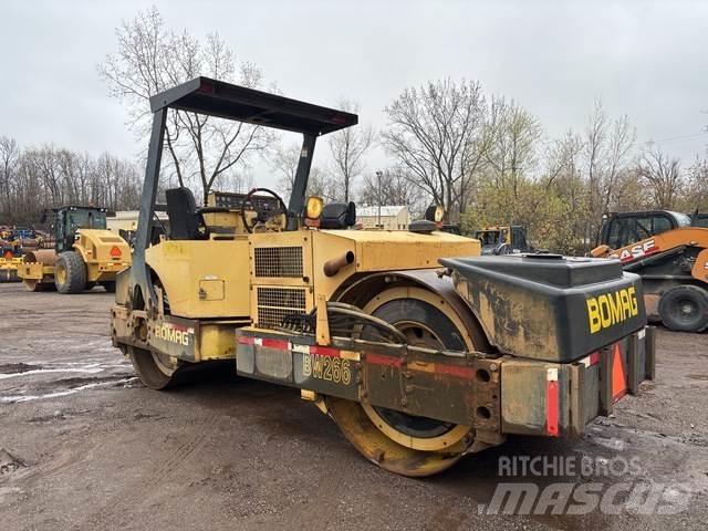 Bomag BW266 مداحل ثنائية الاسطوانة