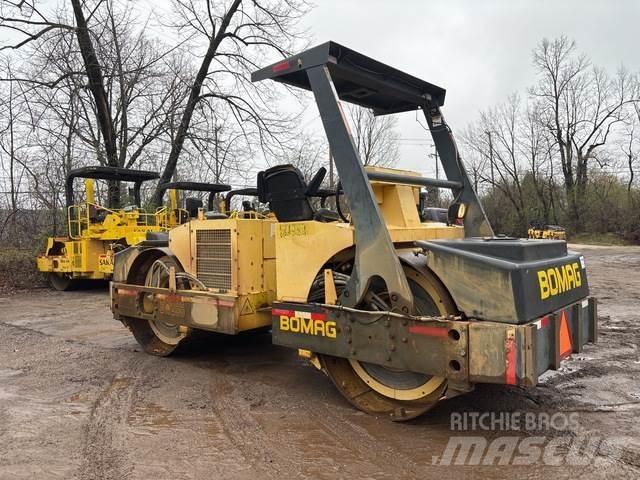 Bomag BW266 مداحل ثنائية الاسطوانة
