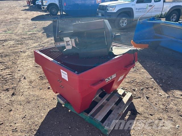 Boss  معدات نشر الرمال والملح