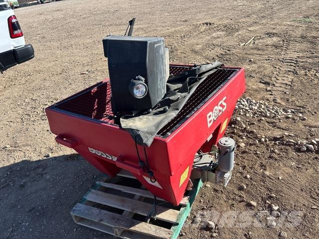 Boss  معدات نشر الرمال والملح