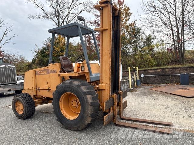 CASE 586E شاحنات الطرق الوعرة