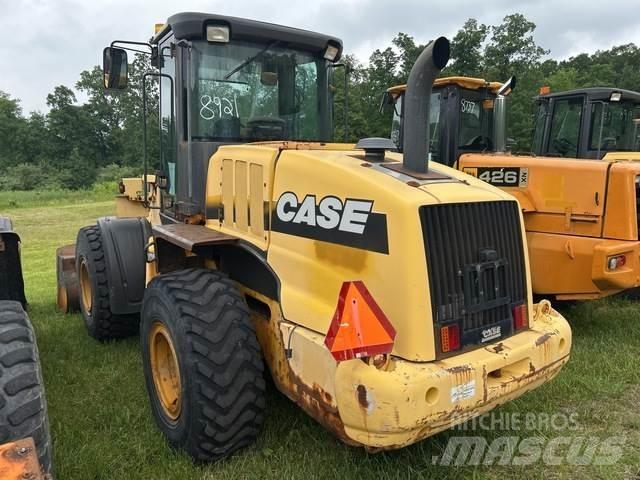 CASE 621E لوادر بعجل