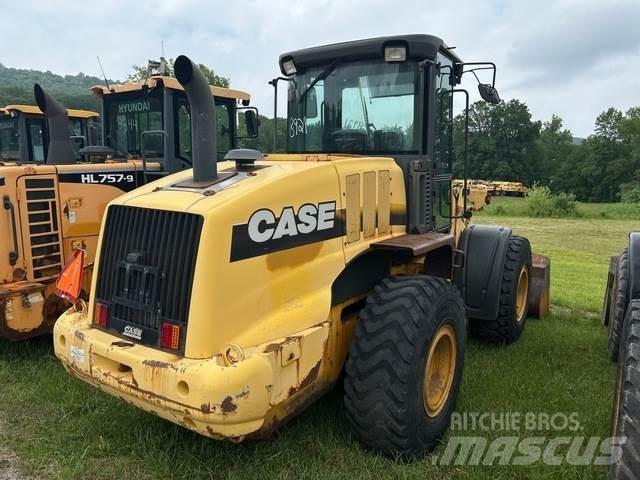 CASE 621E لوادر بعجل