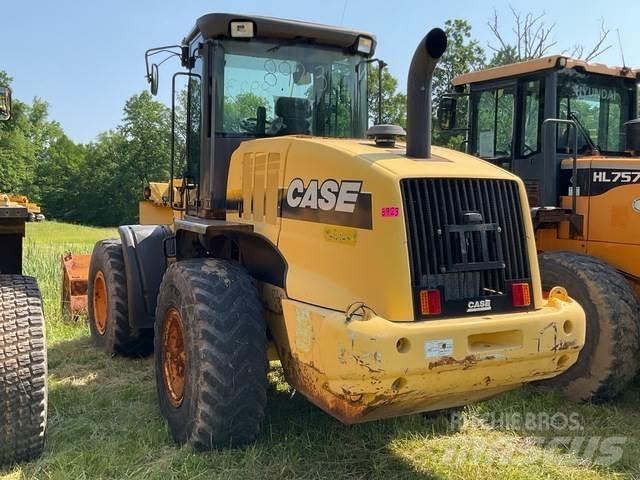CASE 621E لوادر بعجل