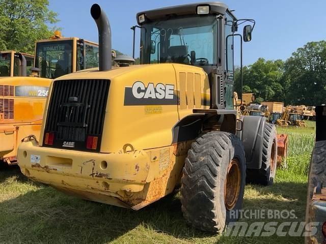 CASE 621E لوادر بعجل