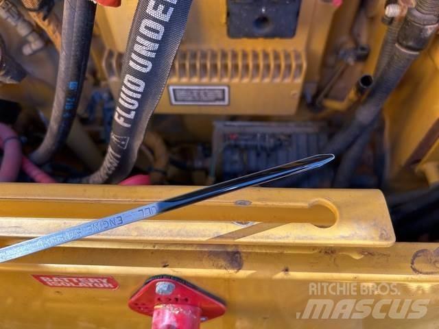 CAT 14M معدات تمهيد الطرق