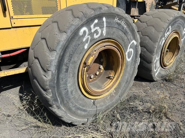 CAT 16M معدات تمهيد الطرق