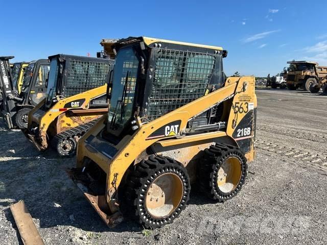 CAT 216B لوادر انزلاقية التوجيه