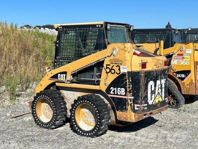 CAT 216B لوادر انزلاقية التوجيه