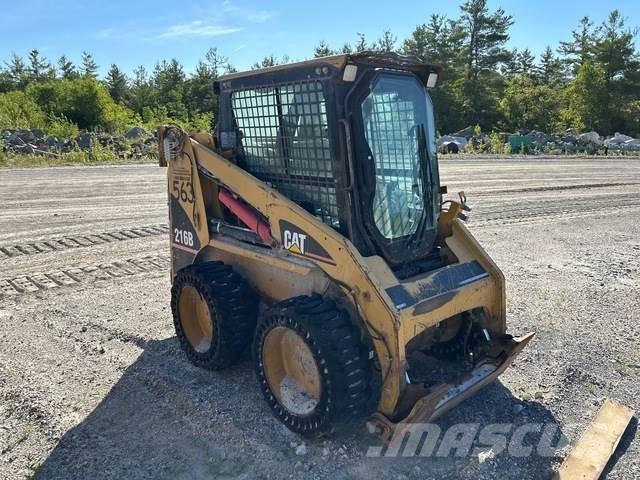 CAT 216B لوادر انزلاقية التوجيه