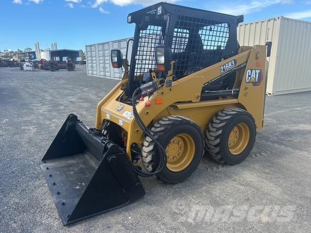 CAT 216B3 لوادر انزلاقية التوجيه