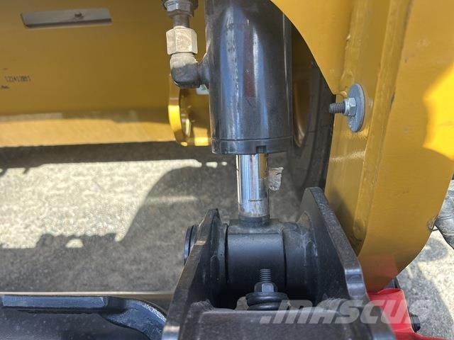 CAT 216B3 لوادر انزلاقية التوجيه