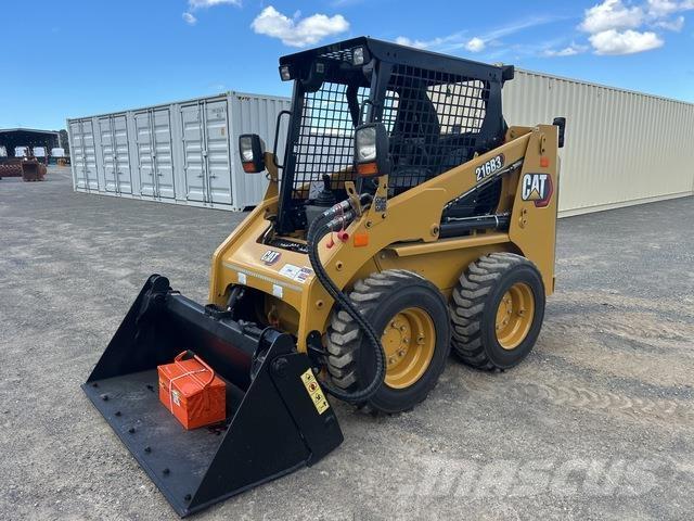 CAT 216B3 لوادر انزلاقية التوجيه
