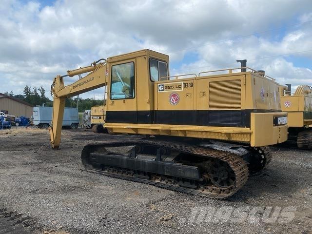 CAT 225 LC حفارات زحافة