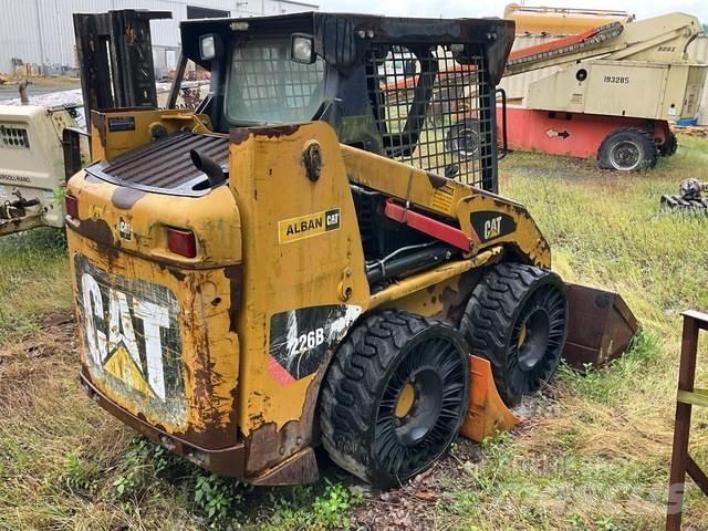 CAT 226B لوادر انزلاقية التوجيه