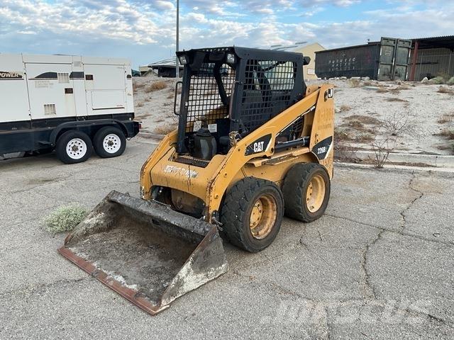 CAT 226B لوادر انزلاقية التوجيه