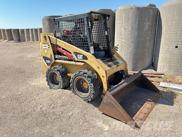 CAT 226B2 لوادر انزلاقية التوجيه