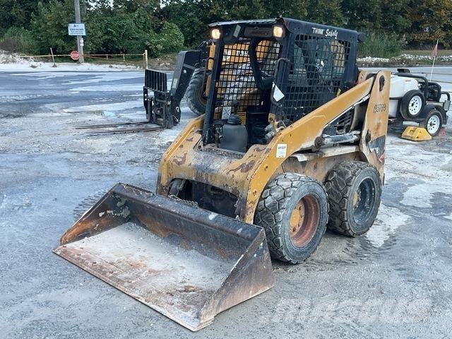 CAT 226B3 لوادر انزلاقية التوجيه