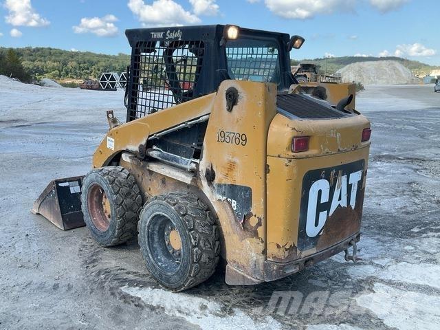 CAT 226B3 لوادر انزلاقية التوجيه