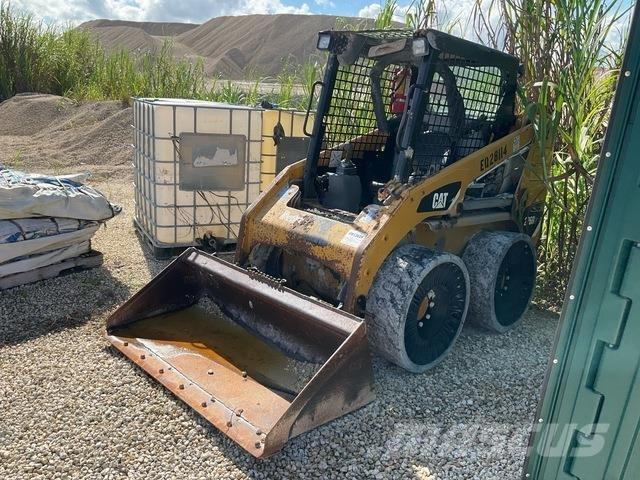 CAT 226B3 لوادر انزلاقية التوجيه