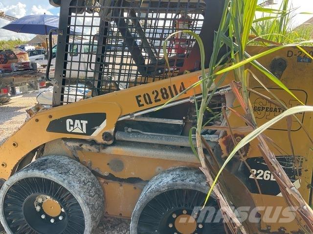 CAT 226B3 لوادر انزلاقية التوجيه