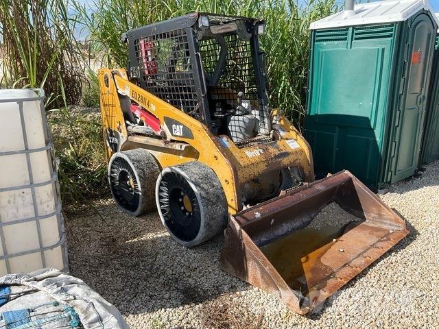 CAT 226B3 لوادر انزلاقية التوجيه